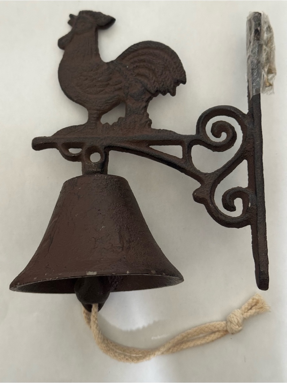 Zingz & Thingz cast iron rooster bell features a rustic farmhouse design 13 inch